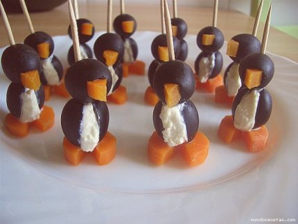 Receta: Pingüinos Tux de aceitunas, zanahoria y queso